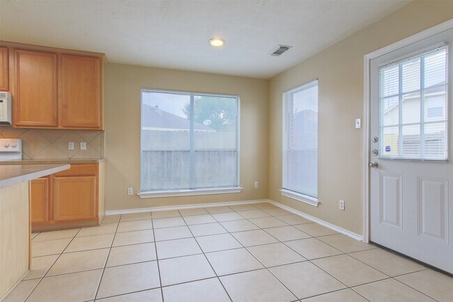 Photo - 21814 Kardy St