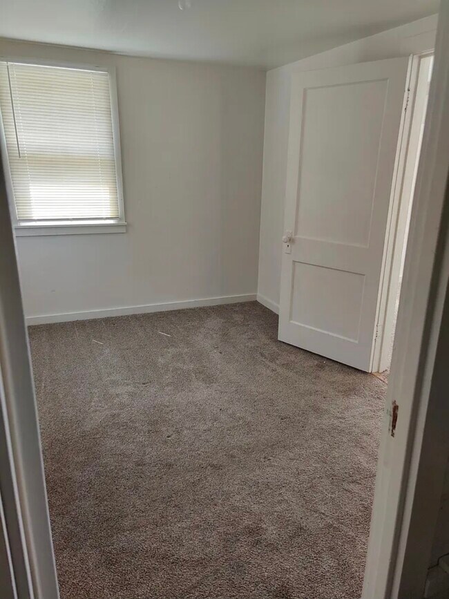 Photo - 360 W 8th S St