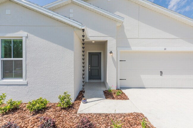 Photo - 10 Fairchild Ln