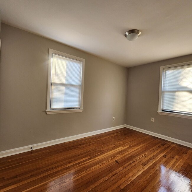 Photo - 429 Burbank St SE Unidad 4