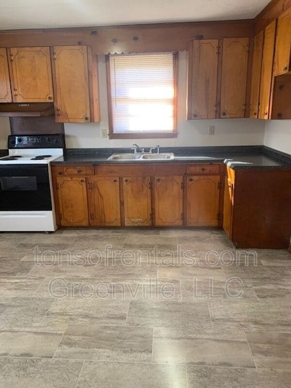 Photo - 111 Pineview Rd