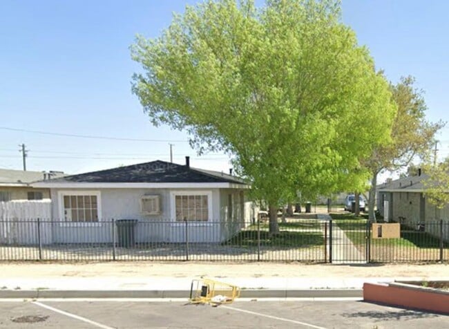 Building Photo - 2516 Diamond St