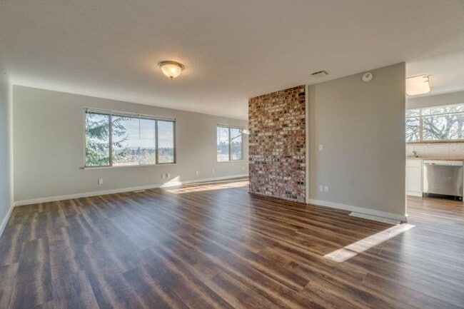 Photo - Updated 3 Bedroom, 1.5 Bathroom Duplex in ...