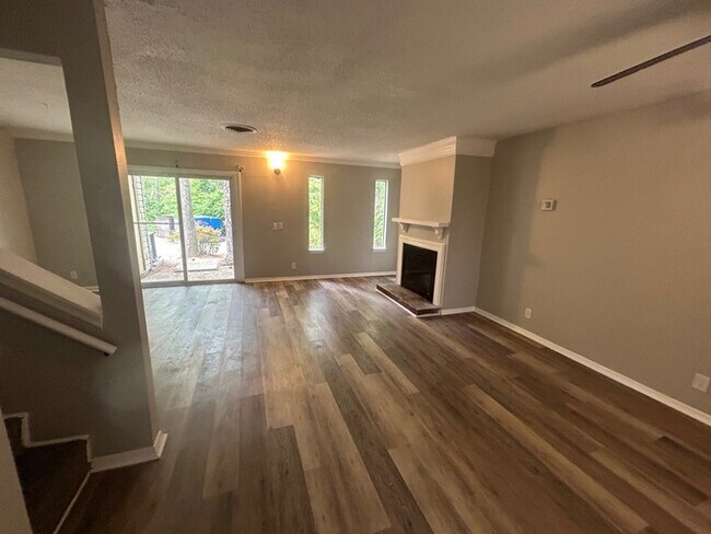 Photo - 240 Jamil Rd