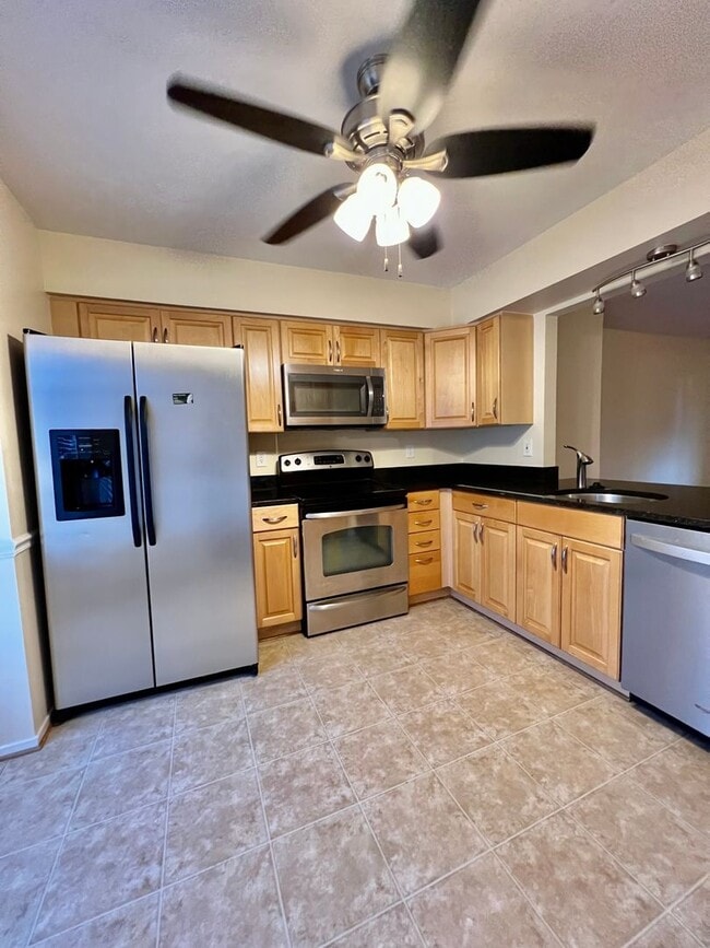 Photo - Beautiful Townhome Near Gunner's Lake in G...