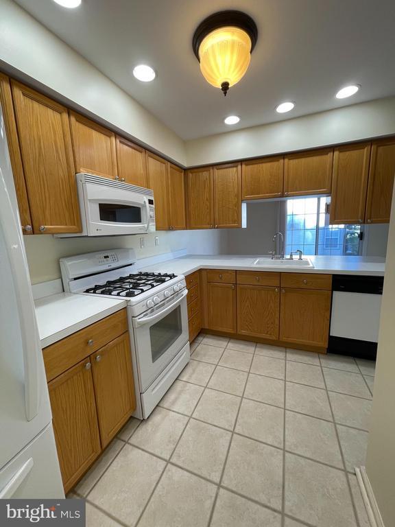 Photo - 208 Strawberry Ct