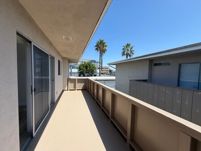 1x1 large balconies north facing
