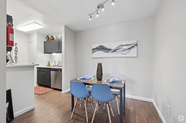 Apartamento de 1 dormitorio y 1 baño - 690 pies cuadrados - Comedor/Cocina - Waverly Apts