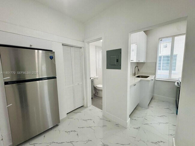 Photo - 856 SW 6th St Unidad 102