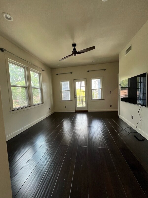 Photo - 500 Parkway Dr NE