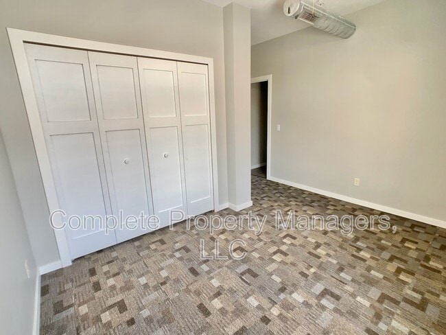 Photo - 207 E 4th St