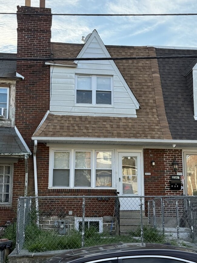 Building Photo - 236 Wiltshire Rd