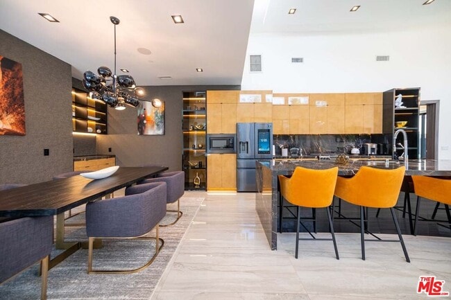 Photo - 11658 Morrison St