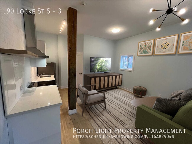 Photo - Locke St S Main Floor Private Laundry, Parking  and AC Unité 3