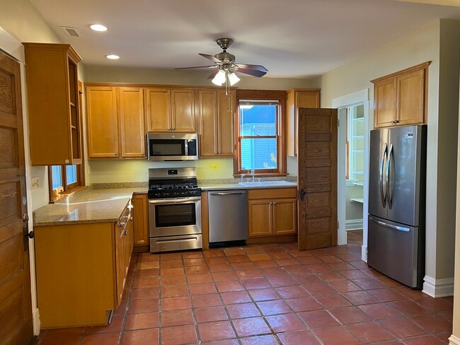 Building Photo - 2231 N Monticello Ave Unit 2