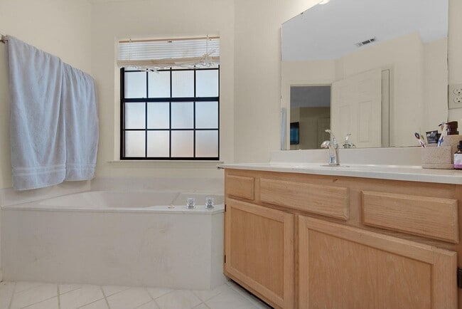 Photo - 407 Parkwood Pl