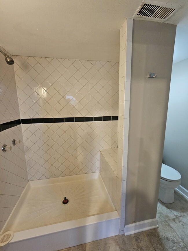 Photo - 600 Hawthorne Ln