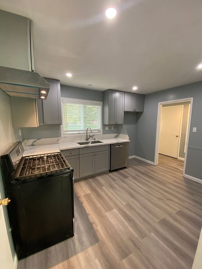 Baxter Ave 140-142 - Baxter Ave 140-142 Apartment Unit Bax140