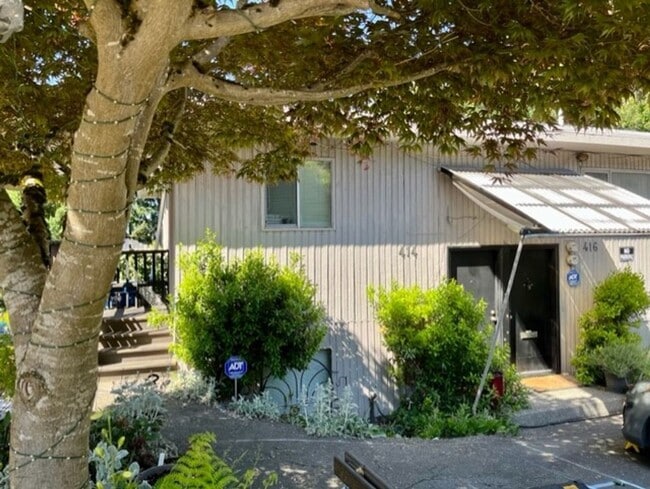 North Queen Anne Duplex - North Queen Anne Duplex Condo