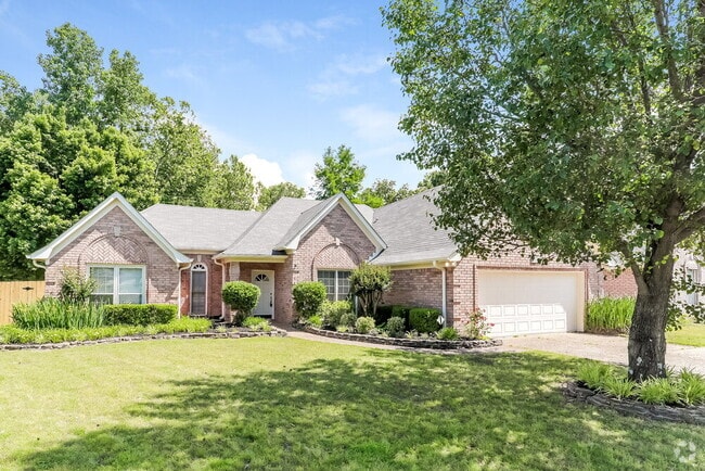 Building Photo - 8642 Tropicana Dr N Rental