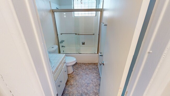 Photo - 950 Grand