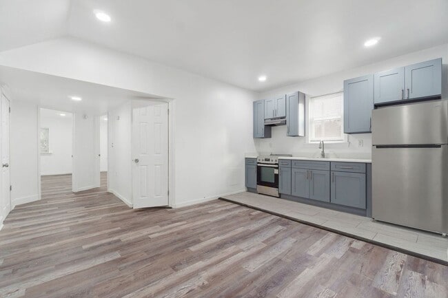 Building Photo - 156 Shepard Ave