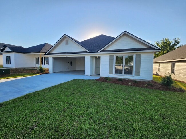 Building Photo - !!New Construction!! NEAR Pinegrove Elementary/Middle - 4BR Home with Granite Countertops, LVP Fl...