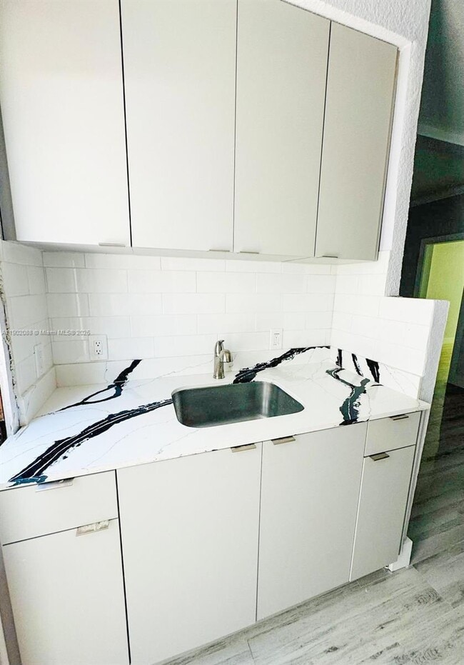 Photo - 1020 Euclid Ave Unit 5