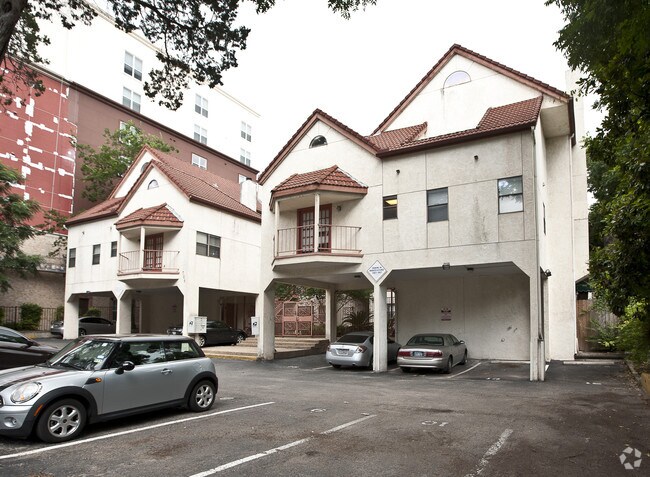 Photo - Landmark Square