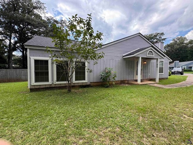 Photo - 282 Somerset Dr
