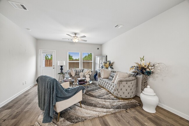 Photo - 772 Westpointe Dr