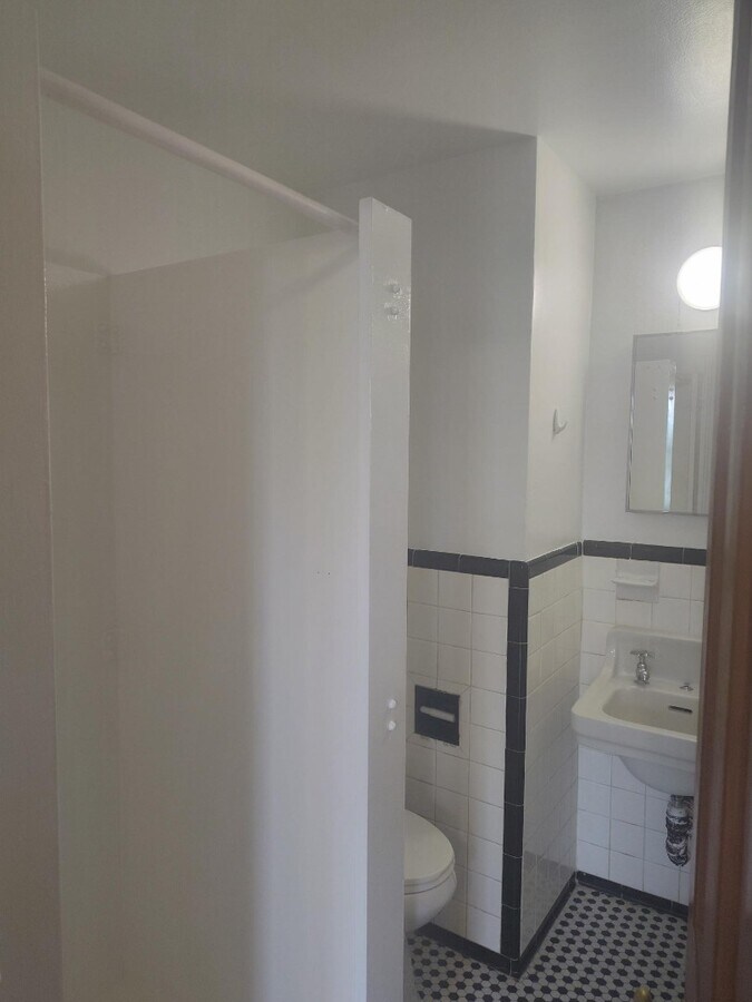 Photo - Spacious and sunny studio unit ready for m...