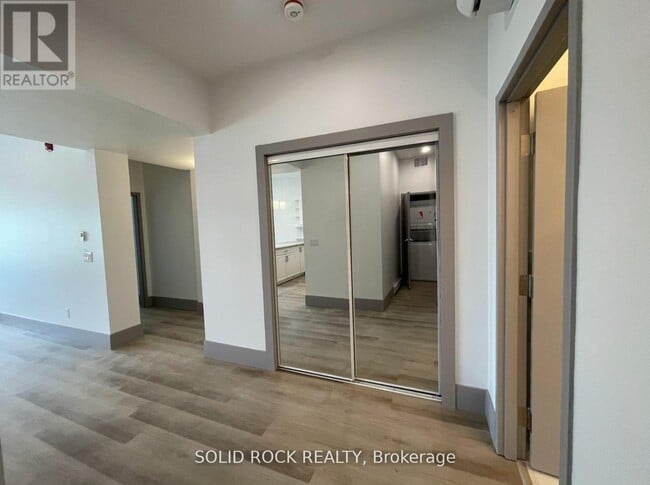 Photo - 48 King St E