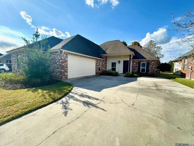 Building Photo - 10723 Hillbrook Ave