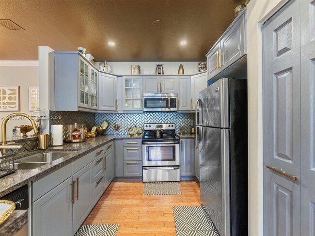 Building Photo - 4402 SW 160th Ave Unit 911