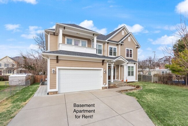 Building Photo - 7202 Pine Dr