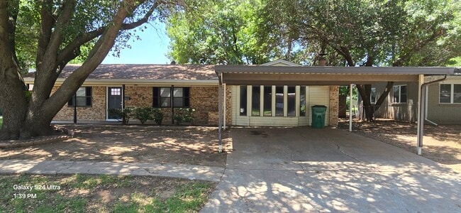 Photo - 806 Easy St House