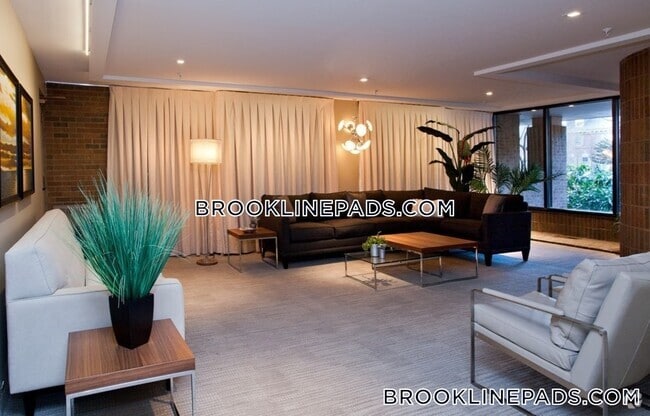 Building Photo - 1111 Beacon St Rental
