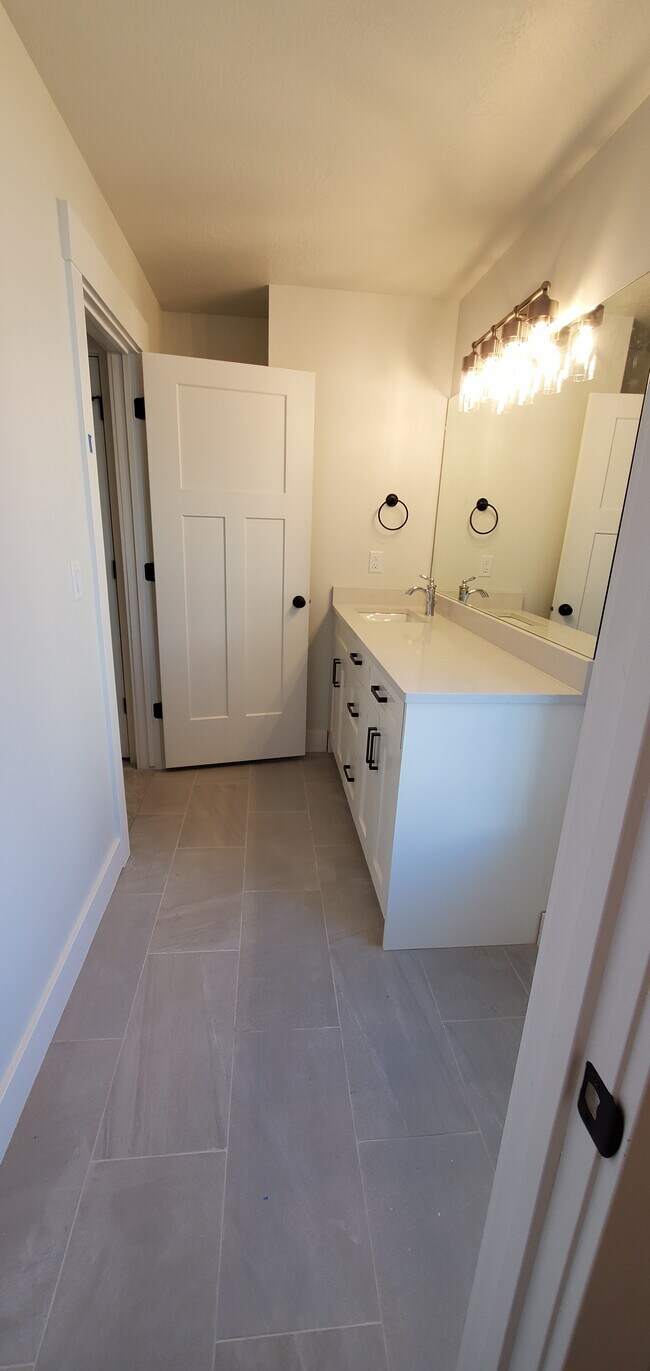 Photo - 1483 W Lincoln Way