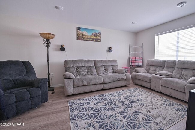 Photo - 809 Thames Ct