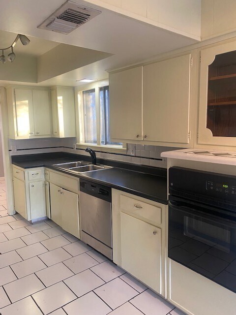 Photo - 1 story near Domain with InGround Pool