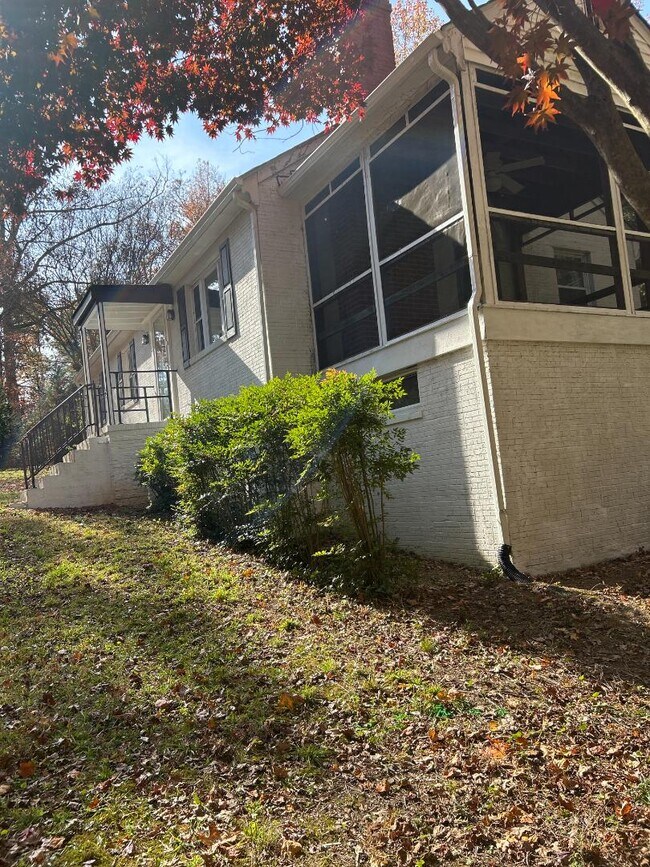 Photo - 1042 Peck Rd