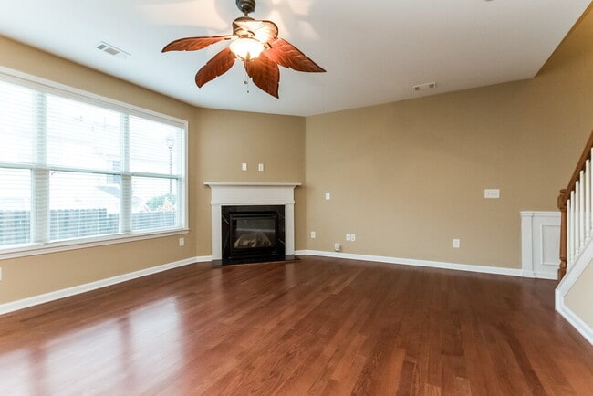 Photo - 234 Cavendar Way