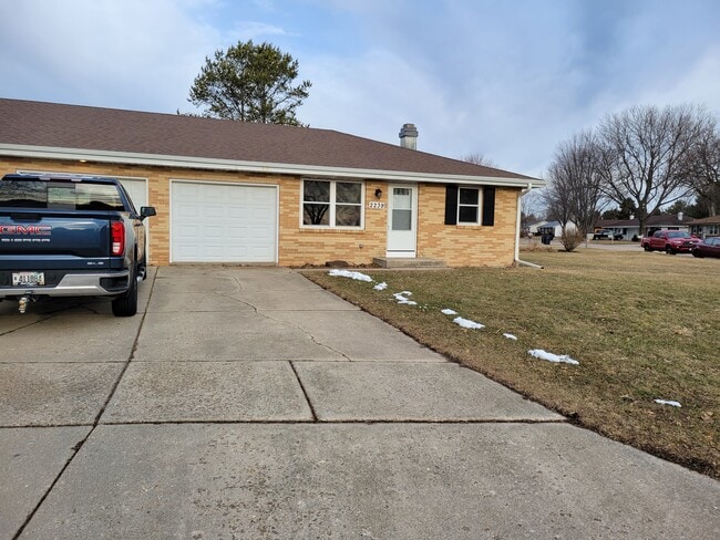 Photo - 2239 N Huron Dr