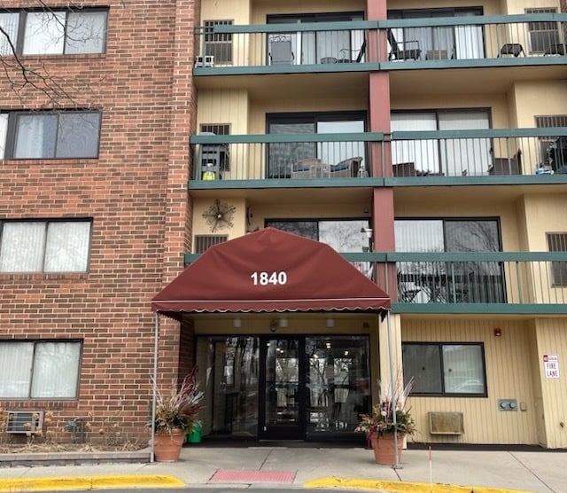 Building Photo - 1840 Huntington Blvd Unit 413