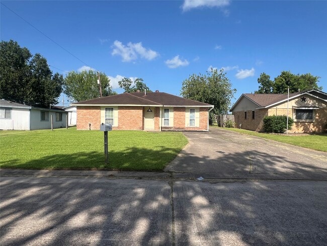 Building Photo - 1325 Northbrook Dr