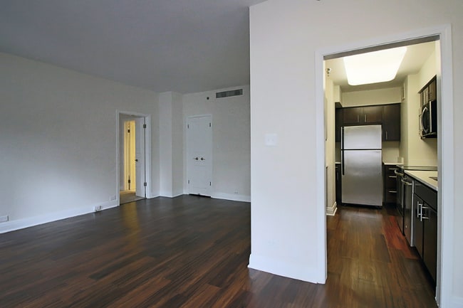 Photo - 210 E Chestnut St