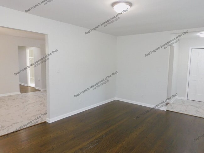 Photo - 2206 Dulaire Rd