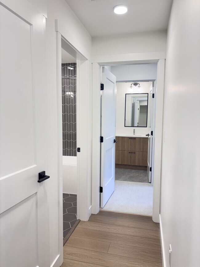 Photo - 720 Robinson St