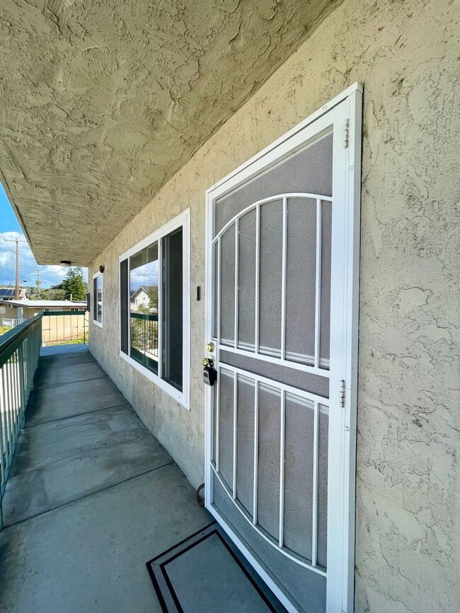 12716 Lakeshore Dr